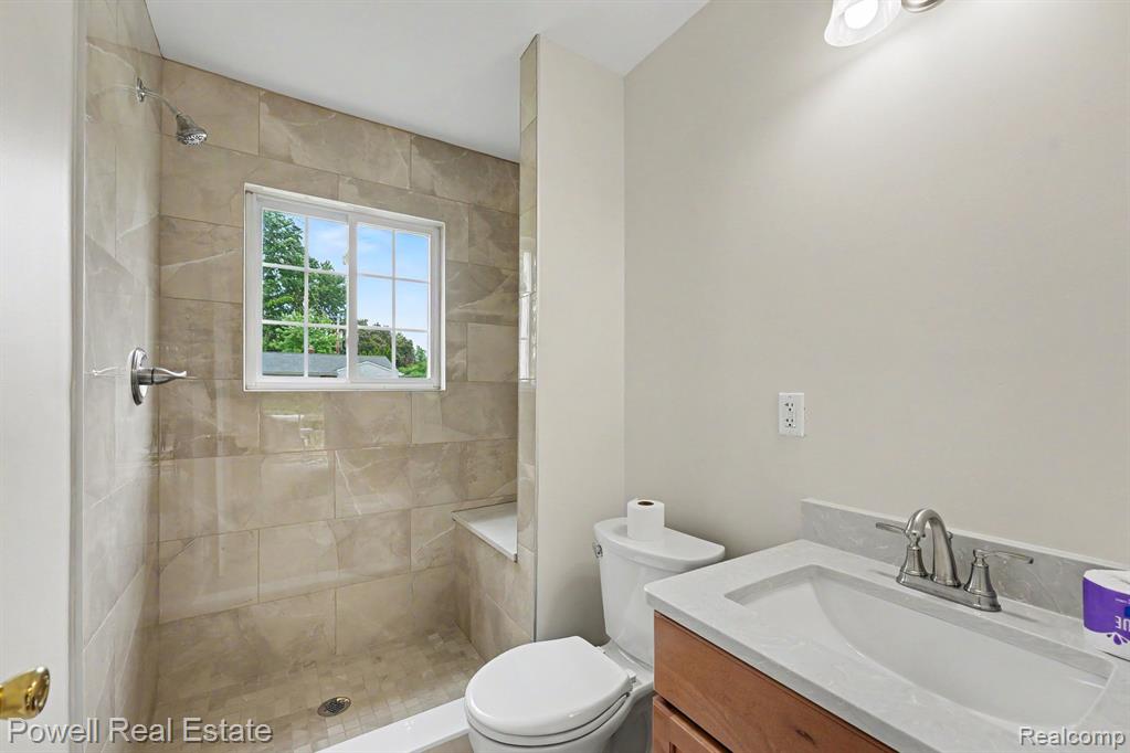18166 Davidson Road Fraser, MI 48026 - Photo 9 of 26