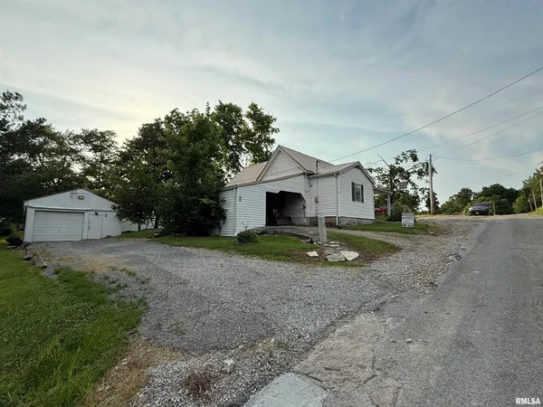 $56,300 | 41 Cache Avenue, Buncombe, IL 62912