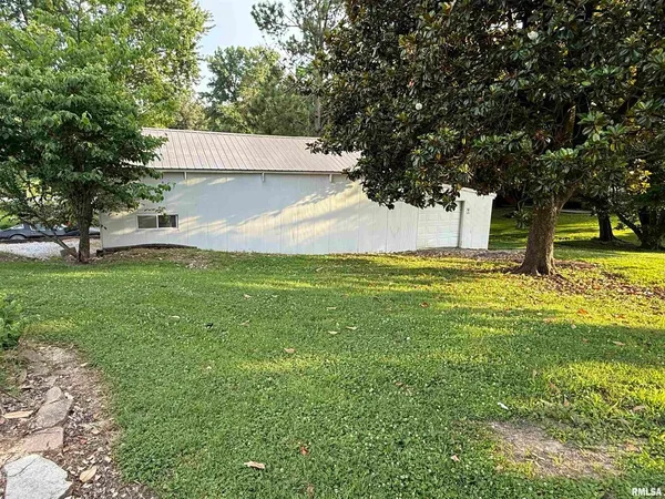 $56,300 | 41 Cache Avenue, Buncombe, IL 62912