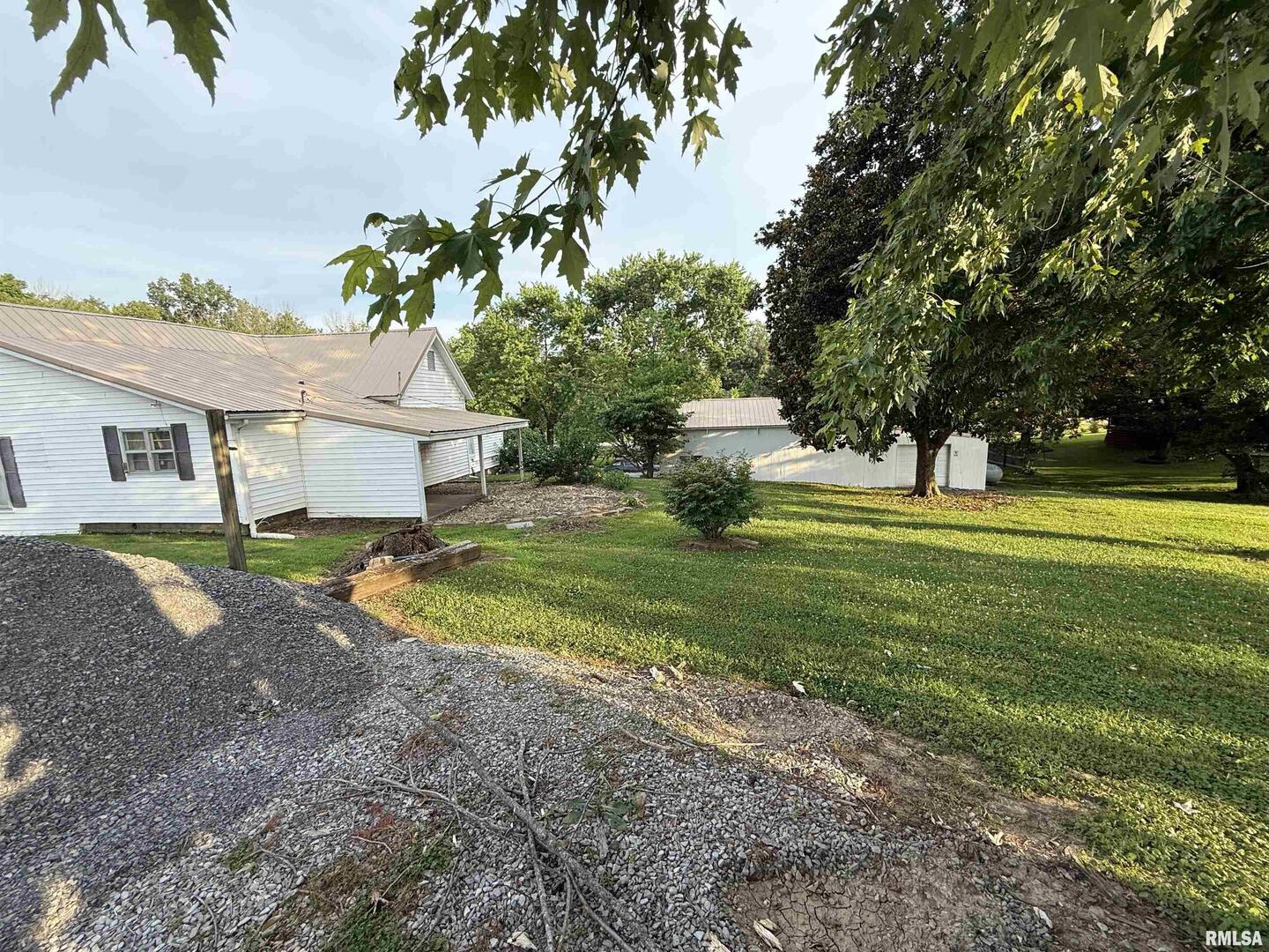 41 Cache Avenue Buncombe, IL 62912 - Photo 10 of 31