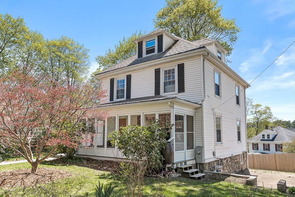 21 Howe Street Wellesley, MA 02482 - Photo 1 of 35