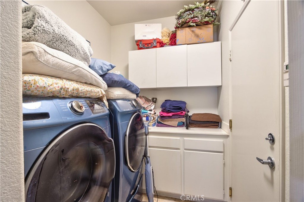 27929 Crystal Spring Drive Menifee, CA 92584 - Photo 26 of 50 a utility room with dryer and washer