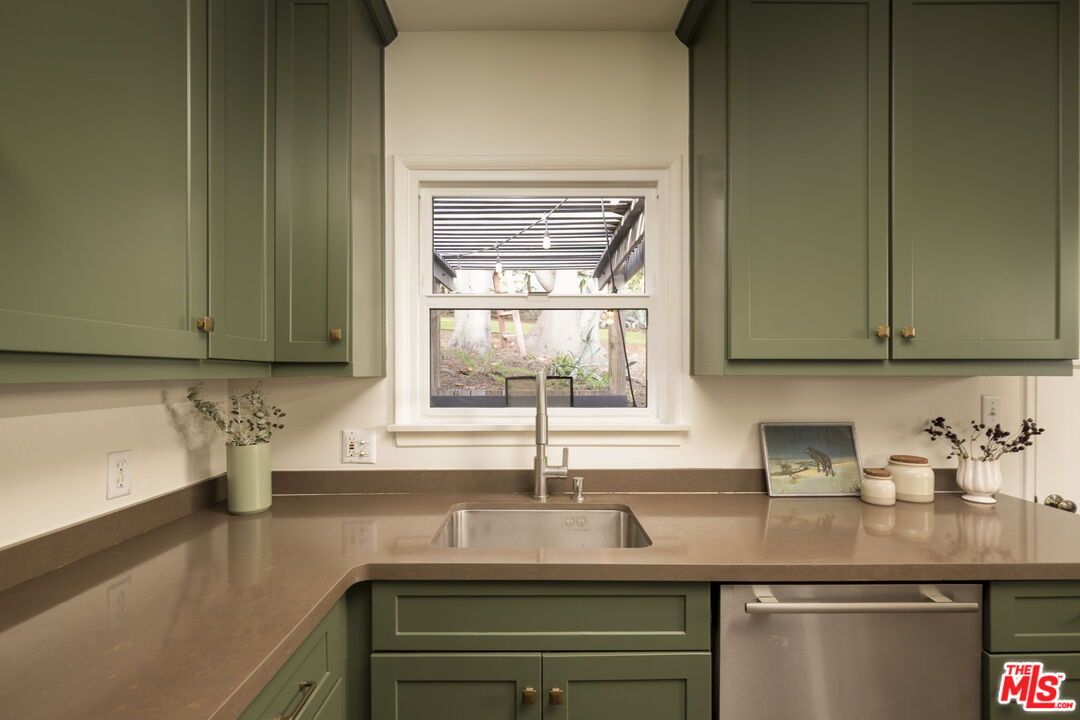 2731 Delor Road Los Angeles, CA 90065 - Photo 10 of 29