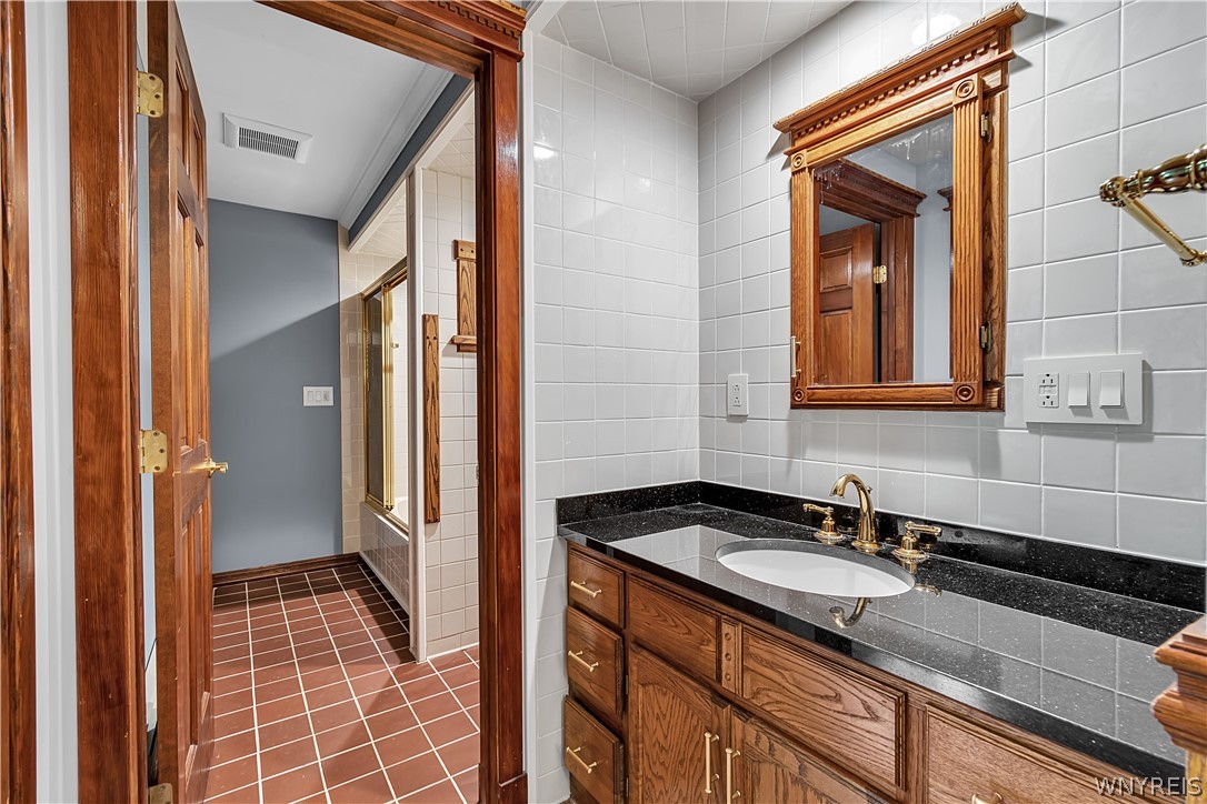 8165 Miles Road Clarence, NY 14051 - Photo 46 of 50 5th Full Bathroom on 2nd Floor