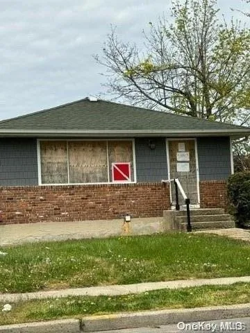 $150,000 | 19 Bennett Avenue, Roosevelt, NY 11575