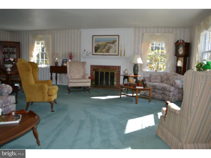441 Kerr Lane Springfield, PA 19064 - Photo 2 of 19 Living Room