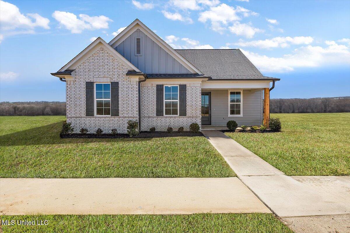 597 Sunflower Street Nesbit, MS 38651 - Photo 1 of 35 Tunica