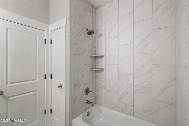 $373,900 | 597 Sunflower Street, Nesbit, MS 38651