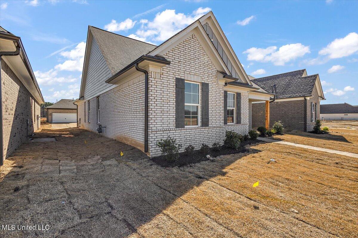 597 Sunflower Street Nesbit, MS 38651 - Photo 3 of 35 Tunica