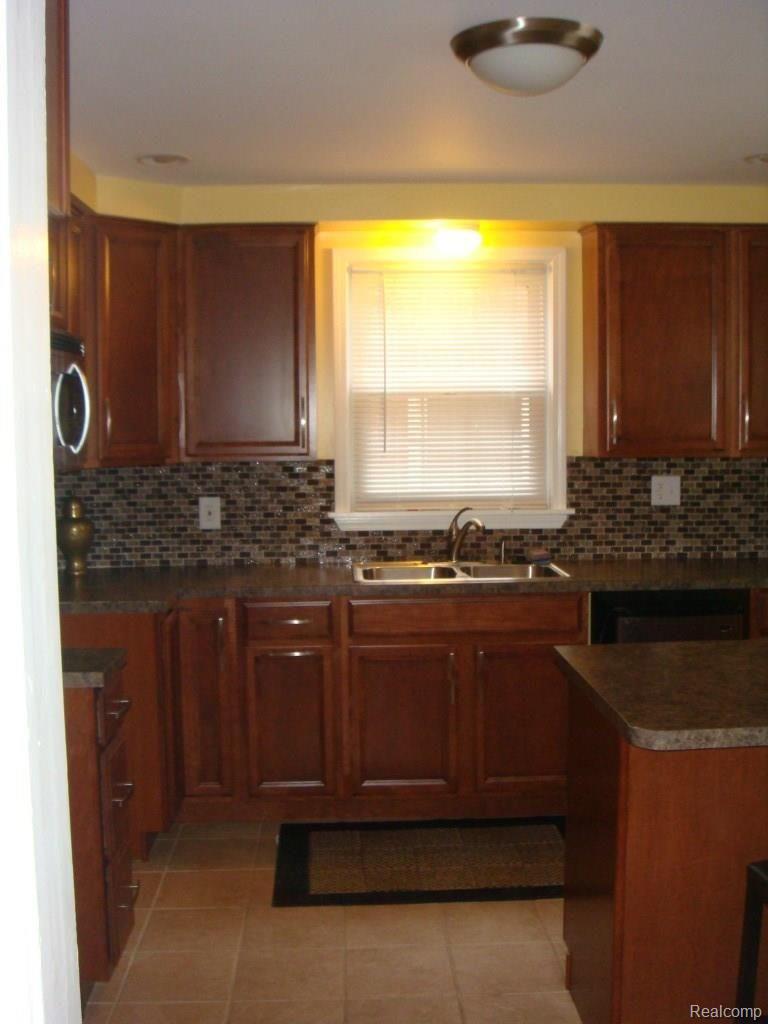 20490 Picadilly Road Detroit, MI 48221 - Photo 6 of 12 Kitchen
