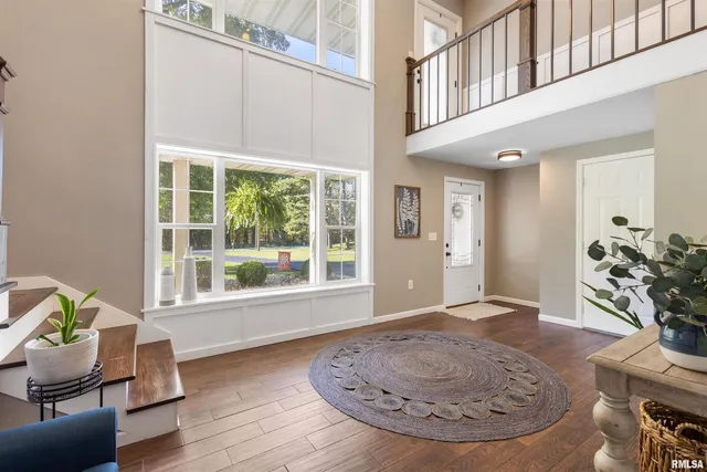 a view of livingroom with furniture and wooden floor