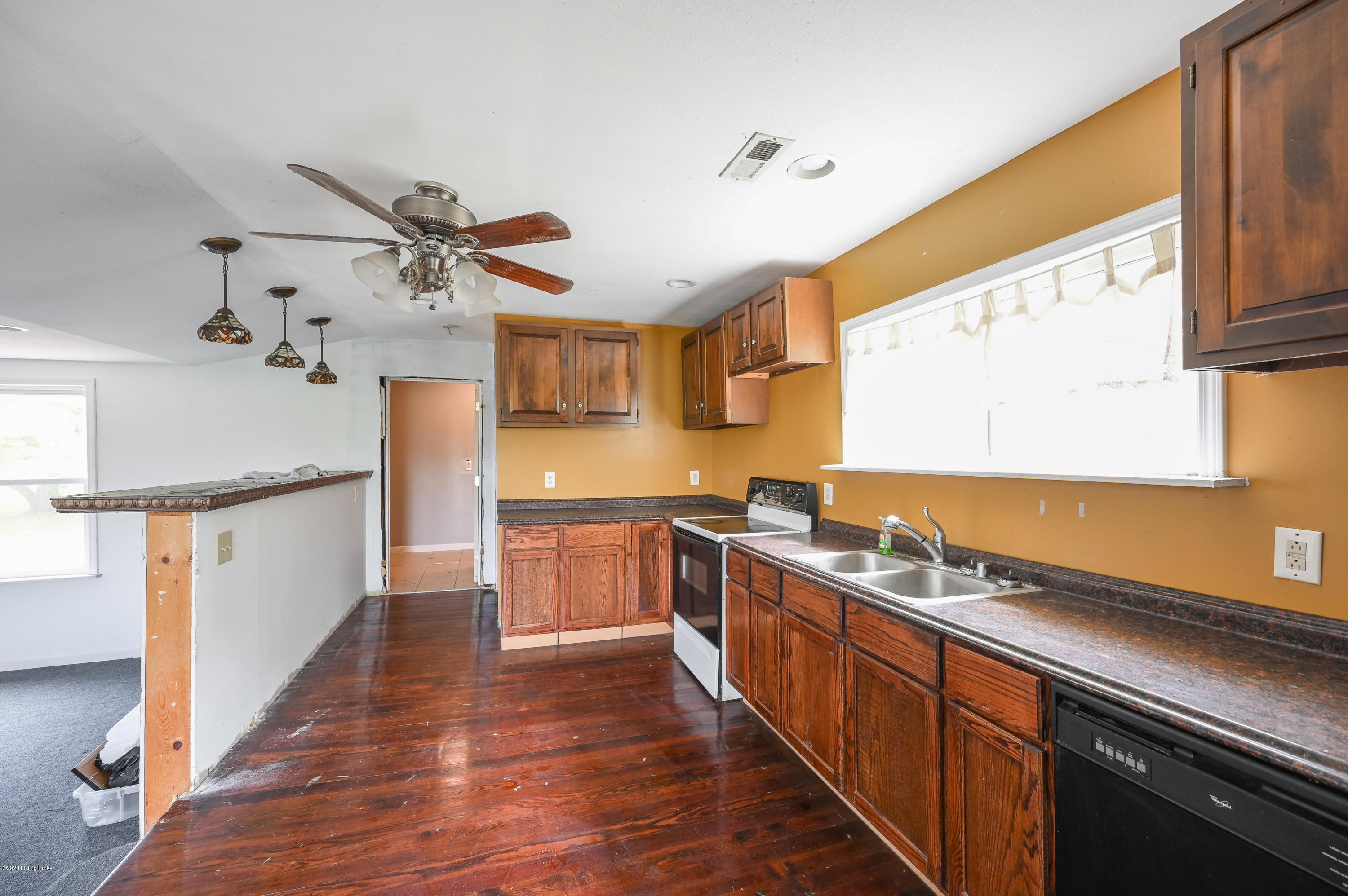 54 Bennett Road Buffalo, KY 42716 - Photo 16 of 28 Kitchen and Dining Area