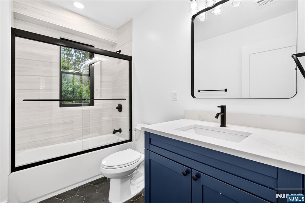447 Queen Anne Road Teaneck, NJ 07666 - Photo 37 of 50