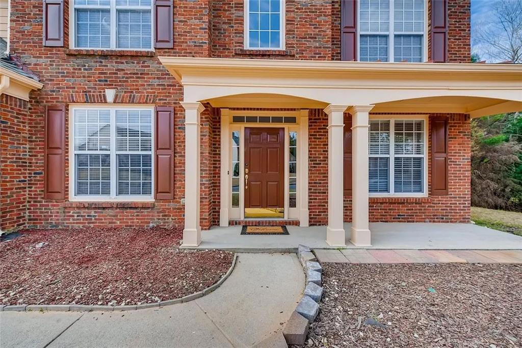 520 Midhurst Place Suwanee, GA 30024 - Photo 2 of 28
