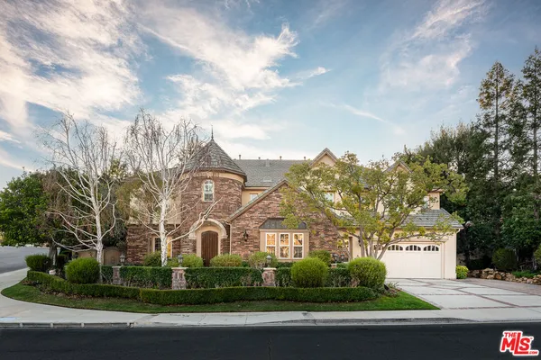 a view of a large building