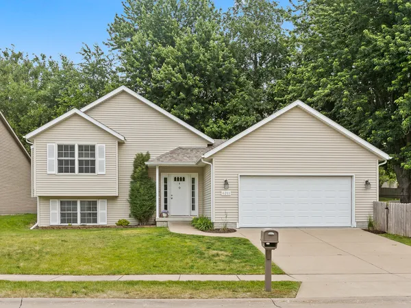 $327,500 | 6211 North Clark Street, Davenport, IA 52806