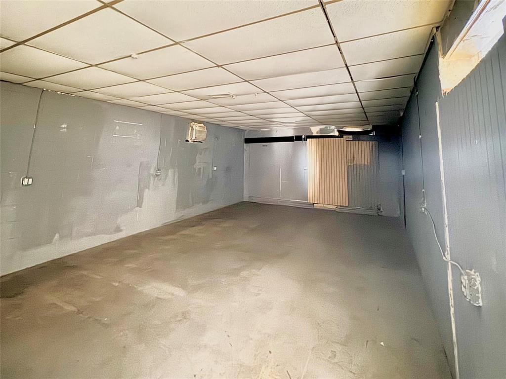 13405 Kleberg Road Dallas, TX 75253 - Photo 5 of 8 a view of empty room