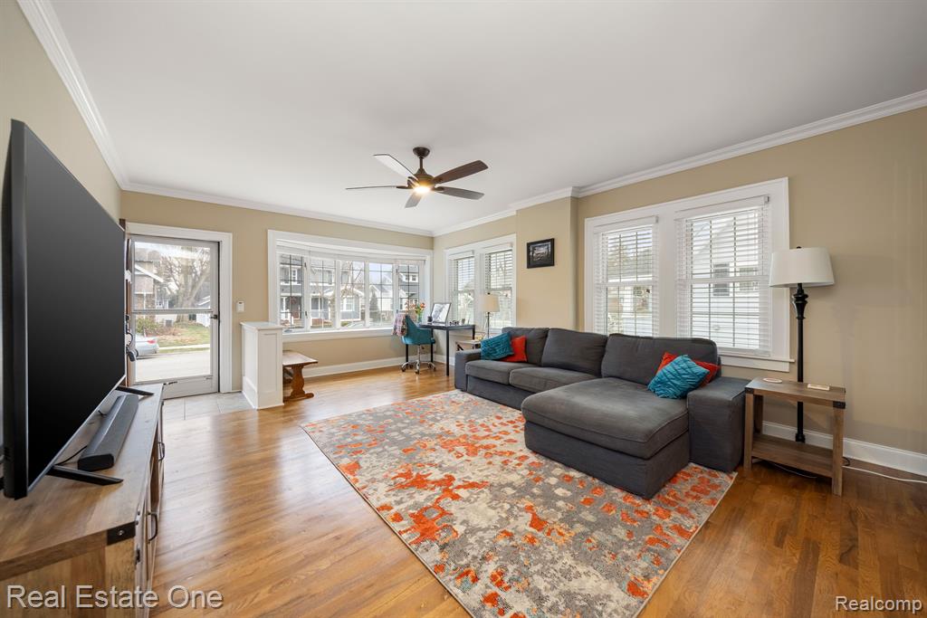421 North Castell Avenue Rochester, MI 48307 - Photo 6 of 50