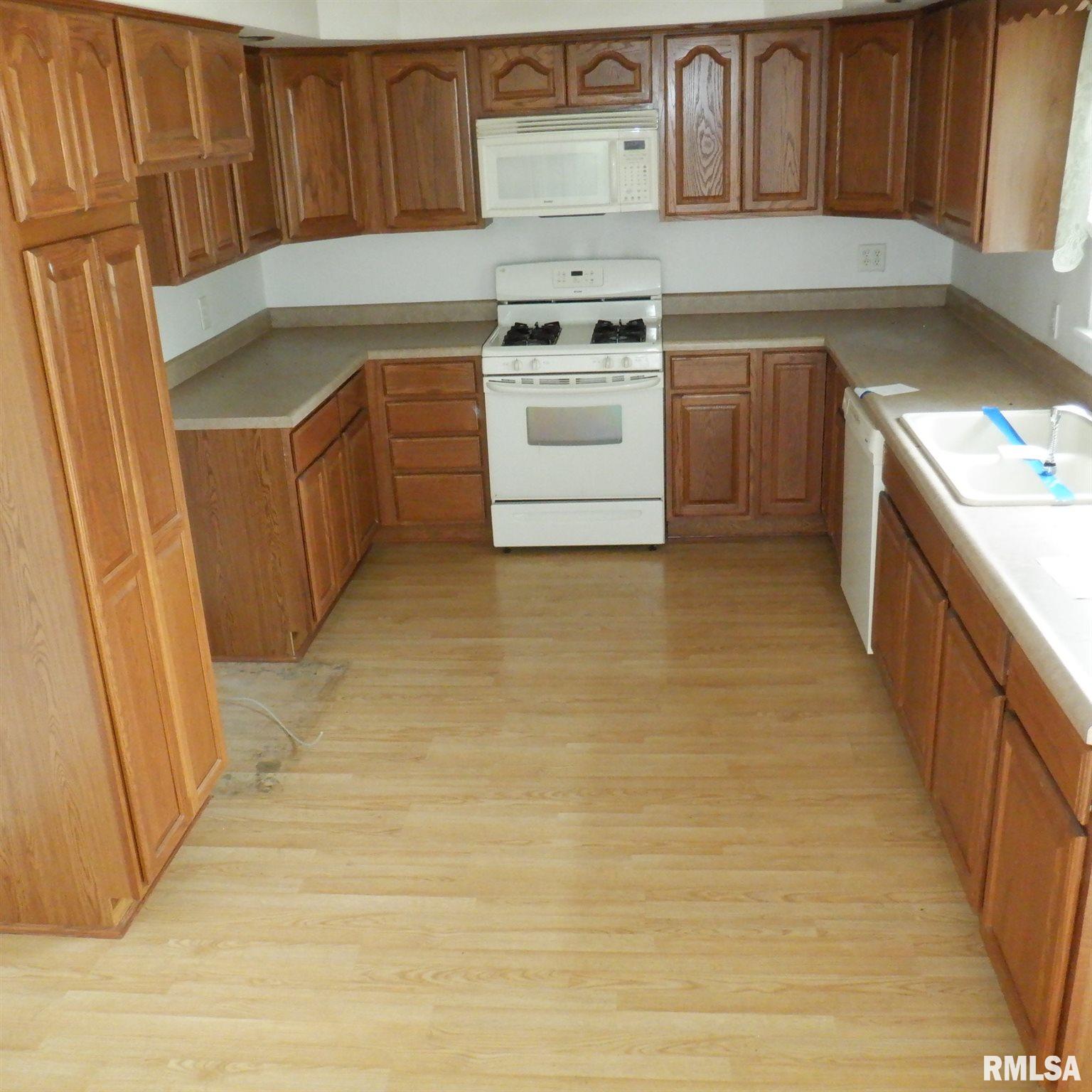 13909 Mennonite Church Road Pekin, IL 61554 - Photo 14 of 26