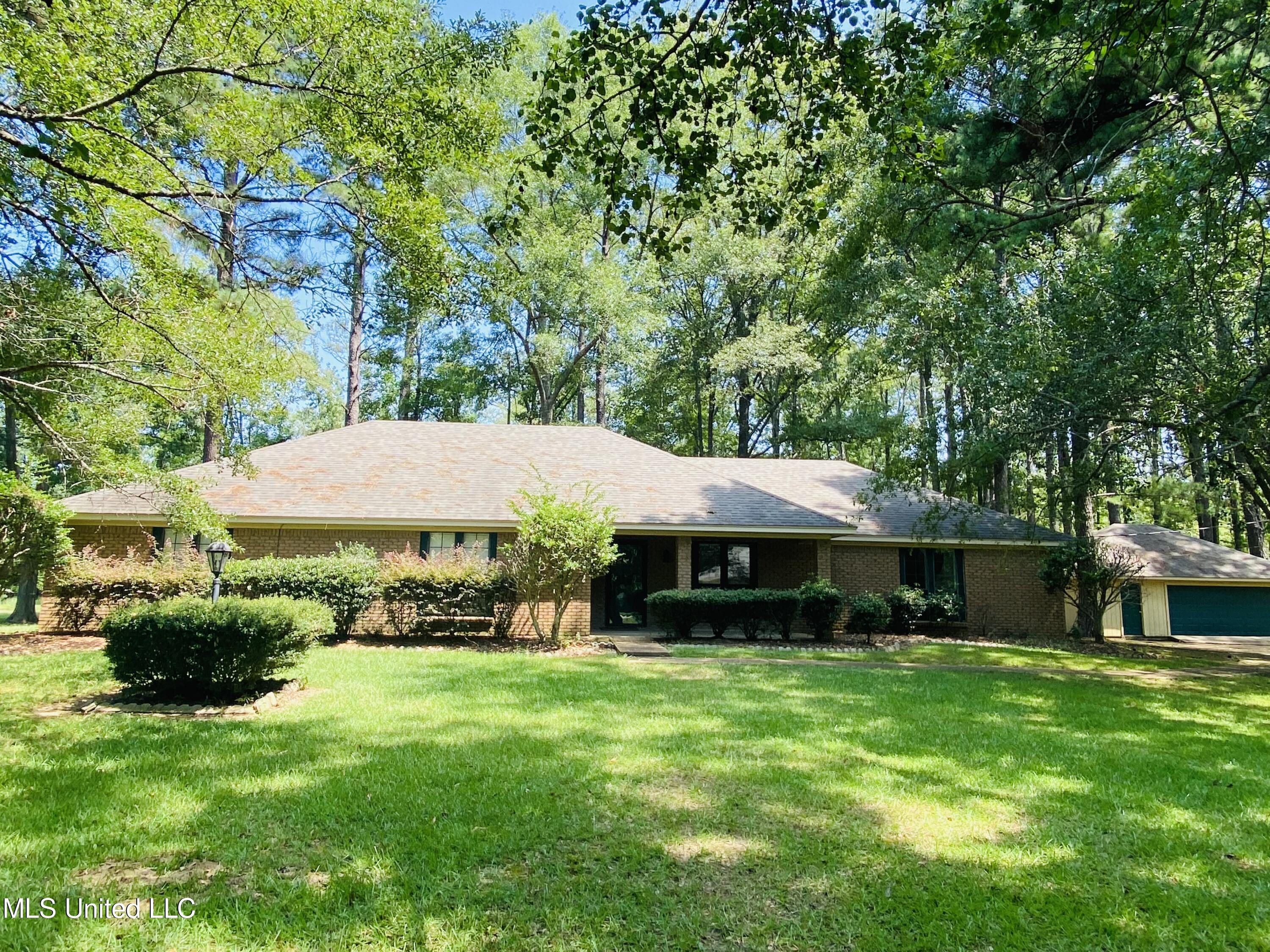 544 North Spring Lake Circle Terry, MS 39170 - Photo 1 of 37 IMG_8411