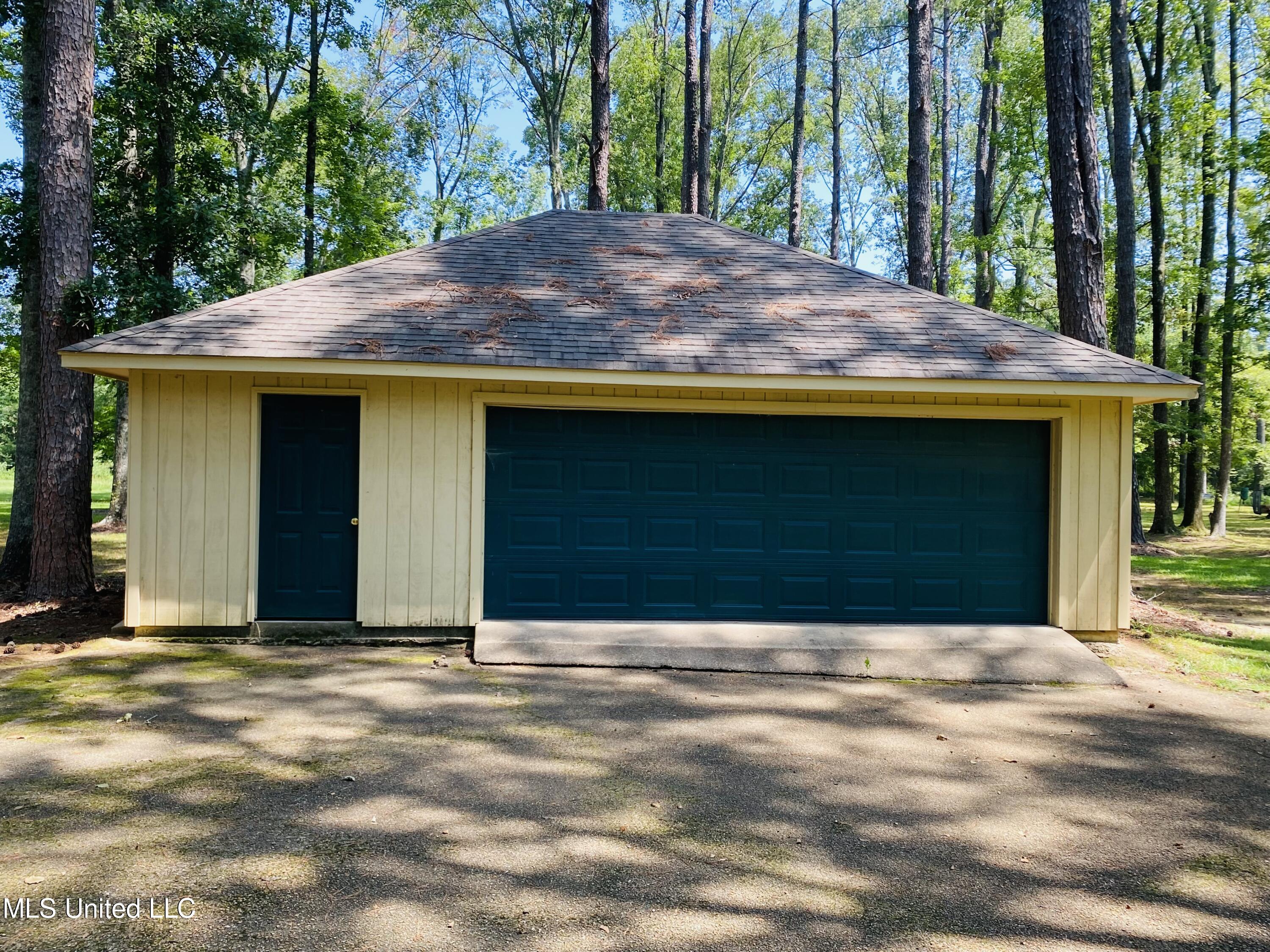 544 North Spring Lake Circle Terry, MS 39170 - Photo 3 of 37 IMG_8402