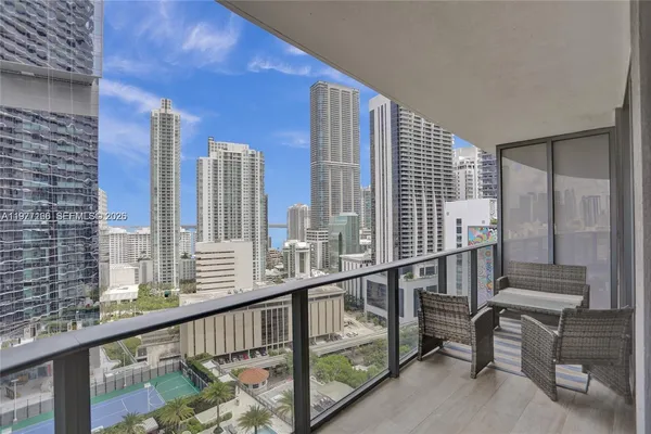 $6,000 | 45 Southwest 9th Street, Unit 2001, Miami, FL 33130