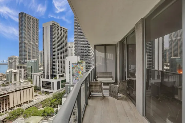 $6,000 | 45 Southwest 9th Street, Unit 2001, Miami, FL 33130