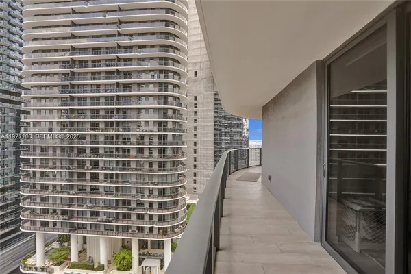 $6,000 | 45 Southwest 9th Street, Unit 2001, Miami, FL 33130