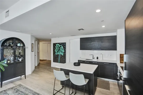 $6,000 | 45 Southwest 9th Street, Unit 2001, Miami, FL 33130