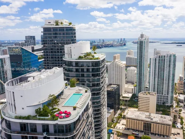 $6,000 | 45 Southwest 9th Street, Unit 2001, Miami, FL 33130