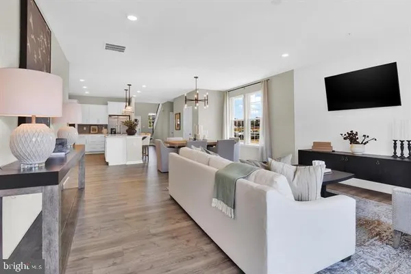 $3,200 | 491 Hanson Street, Frederick, MD 21701