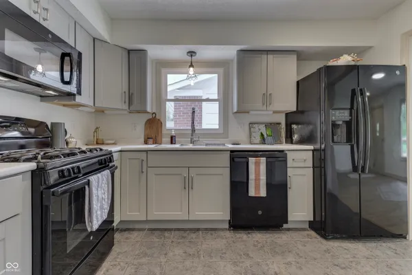 $270,000 | 146 Parkview Drive, Whiteland, IN 46184