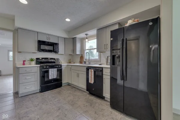 $270,000 | 146 Parkview Drive, Whiteland, IN 46184