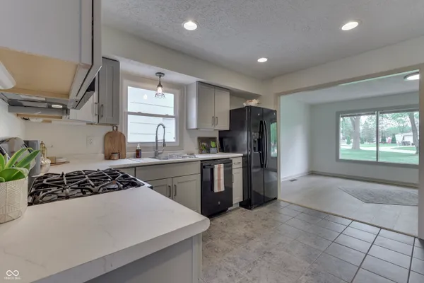 $270,000 | 146 Parkview Drive, Whiteland, IN 46184