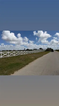 $900,000 | 209-avenue Southwest 37555th, Homestead, FL 33034