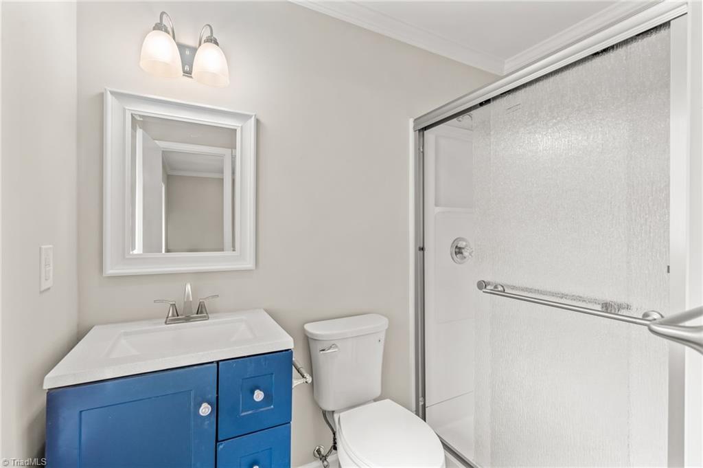 5902 Siler Road Greensboro, NC 27406 - Photo 28 of 49 2nd bedroom bathroom