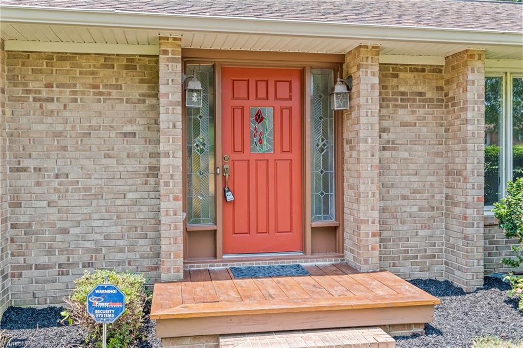 5902 Siler Road Greensboro, NC 27406 - Photo 4 of 49 The front door faces east.
