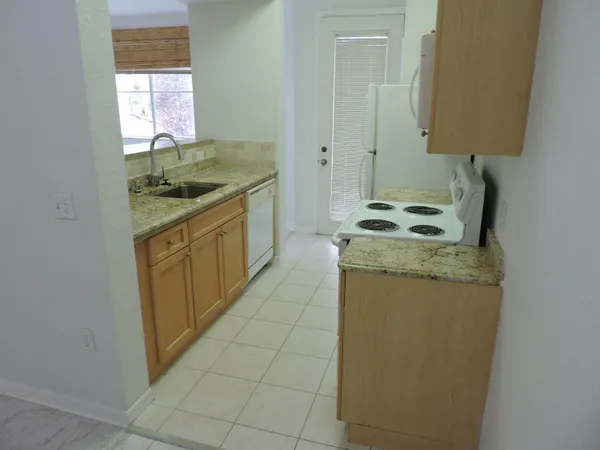 $2,000 | 11032 Legacy Drive, Unit 203, Palm Beach Gardens, FL 33410