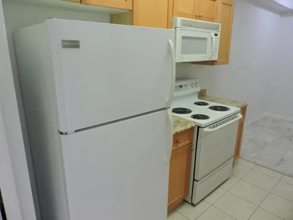 $2,000 | 11032 Legacy Drive, Unit 203, Palm Beach Gardens, FL 33410