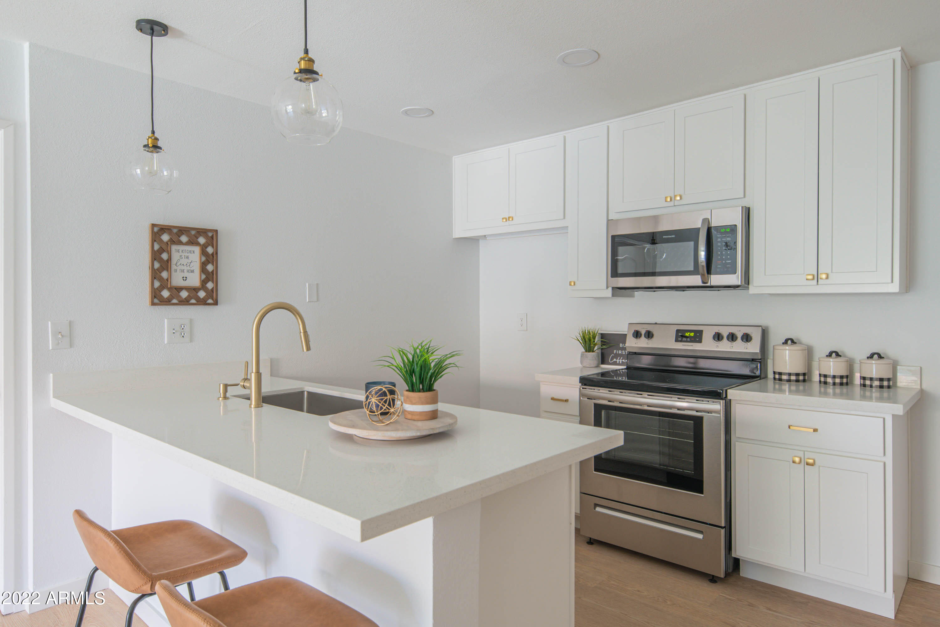 5525 East Thomas Road, Unit M7 Phoenix, AZ 85018 - Photo 1 of 27 m7-5