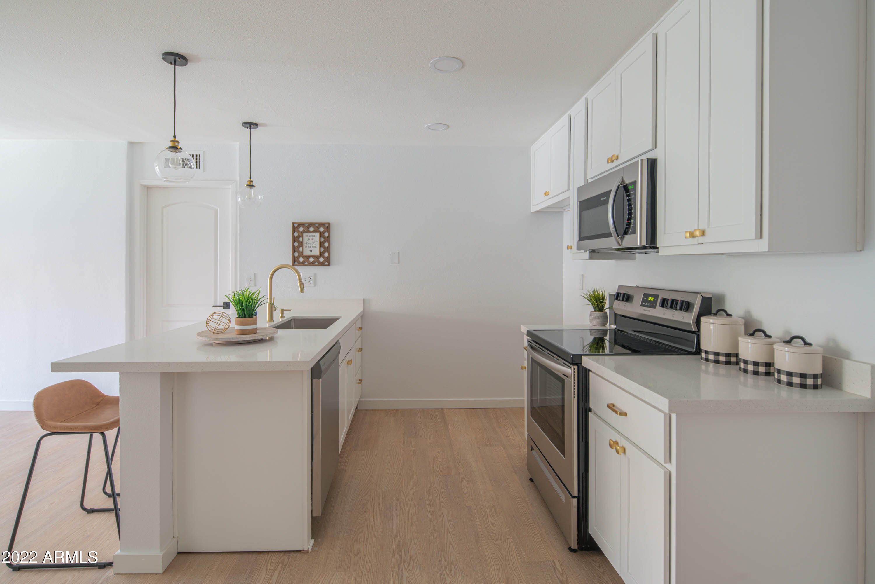 5525 East Thomas Road, Unit M7 Phoenix, AZ 85018 - Photo 2 of 27 m7-6