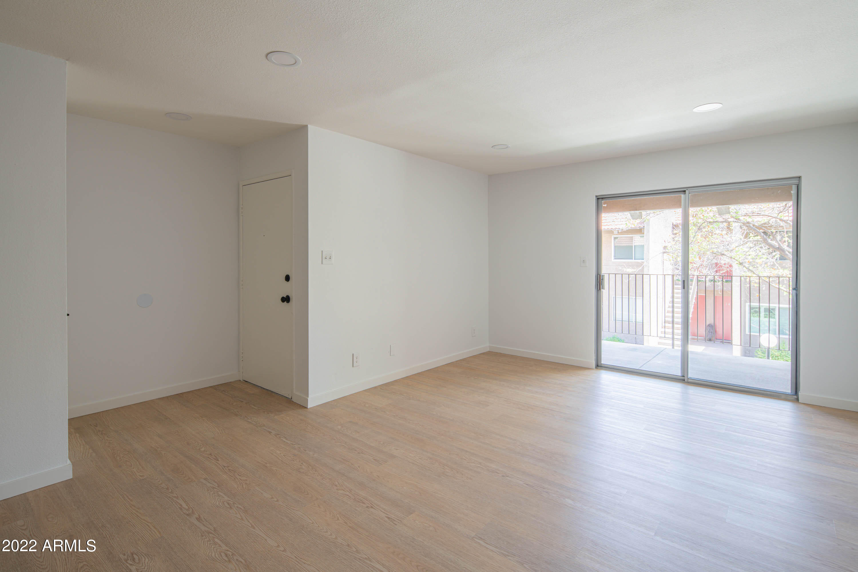 5525 East Thomas Road, Unit M7 Phoenix, AZ 85018 - Photo 7 of 27 m7-18