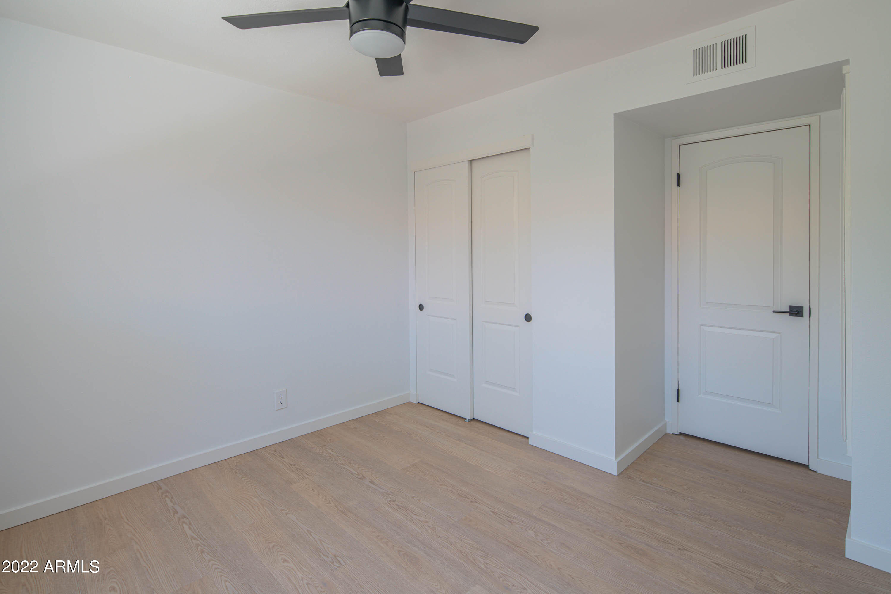 5525 East Thomas Road, Unit M7 Phoenix, AZ 85018 - Photo 9 of 27 m7-23