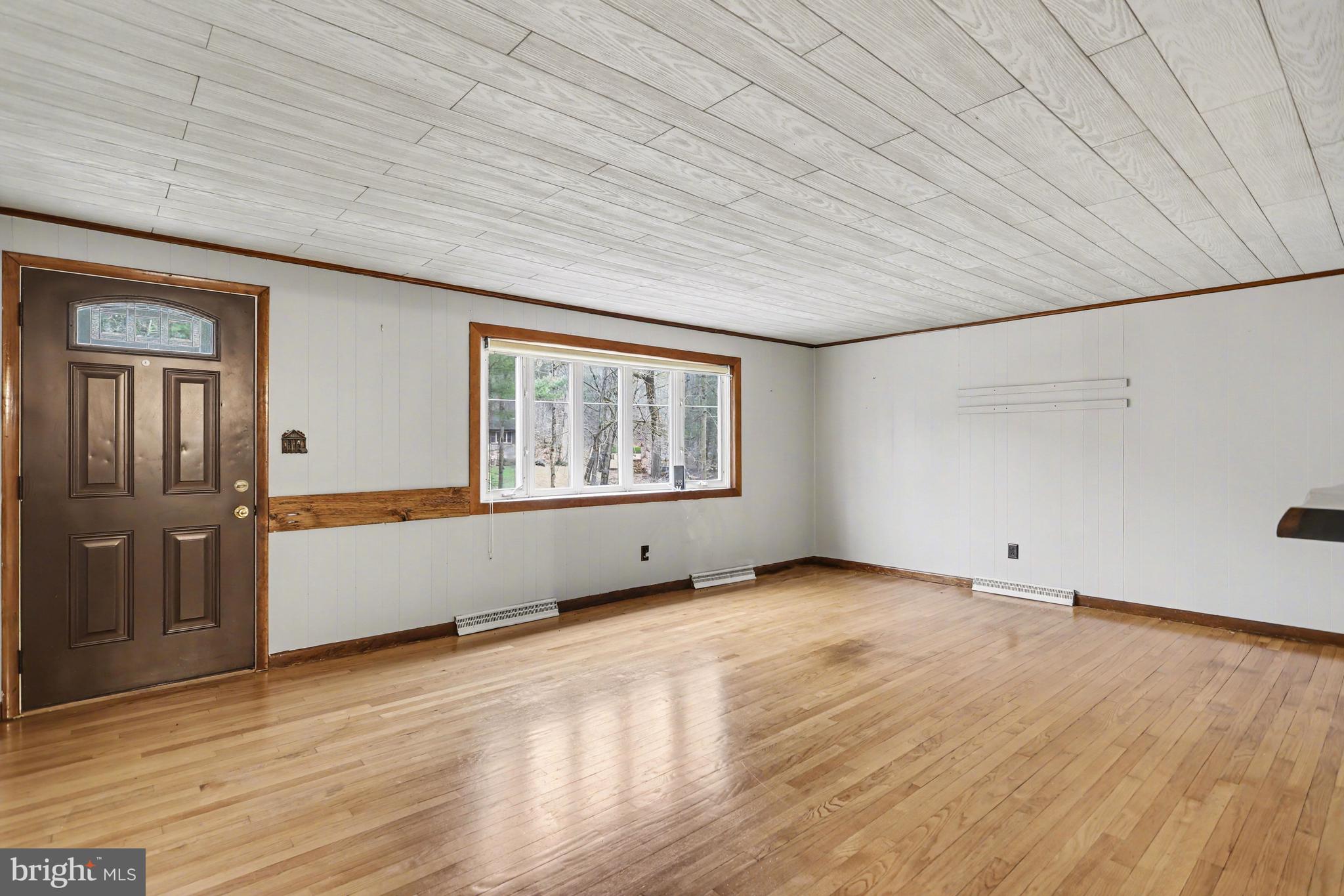 1305 Bremer Road Dover, PA 17315 - Photo 5 of 33 Livingroom