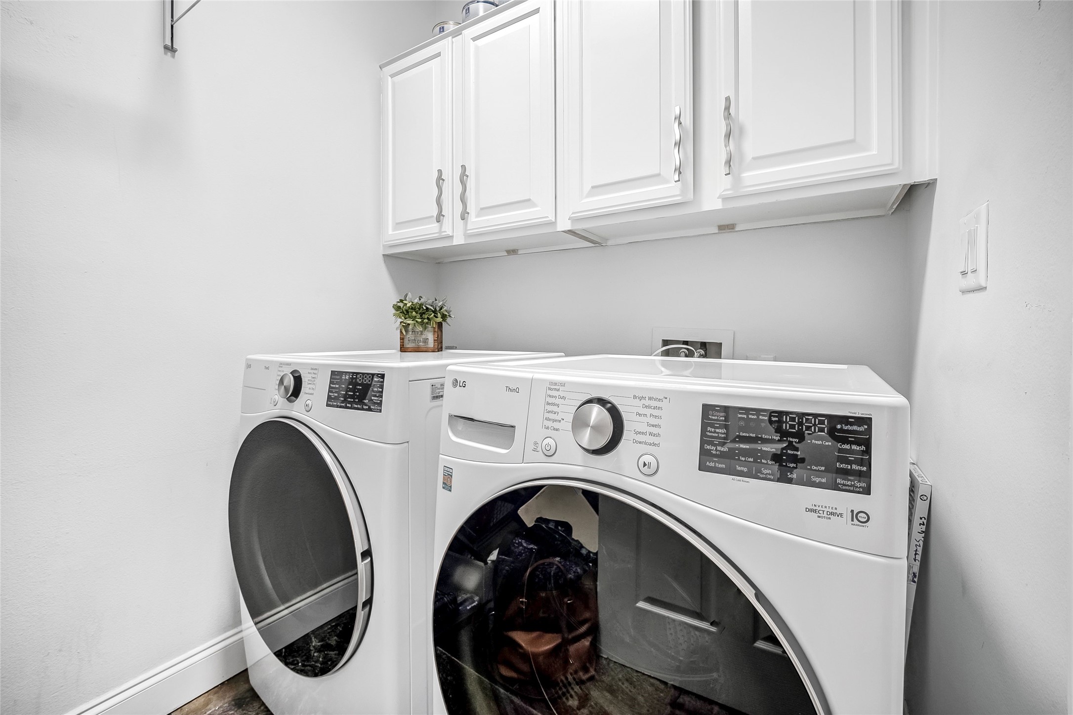 2111 Welch Street, Unit A113 Houston, TX 77019 - Photo 20 of 30 Washer & Dryer Convey (less than 2.5 years old)