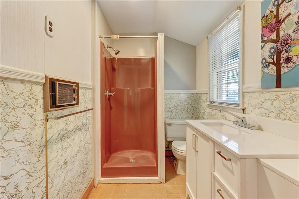 4009 Groometown Road Greensboro, NC 27407 - Photo 17 of 35