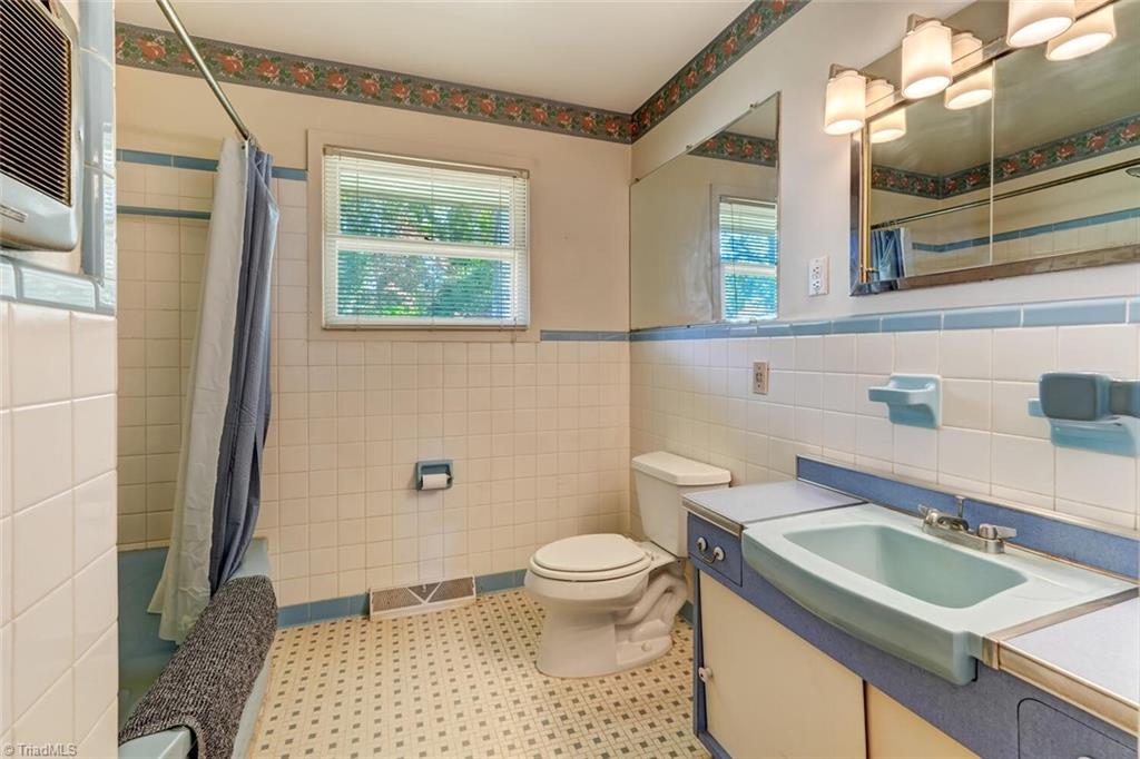 4009 Groometown Road Greensboro, NC 27407 - Photo 20 of 35