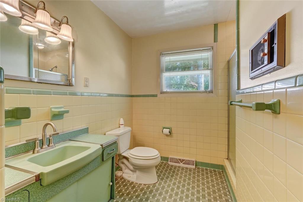 4009 Groometown Road Greensboro, NC 27407 - Photo 24 of 35