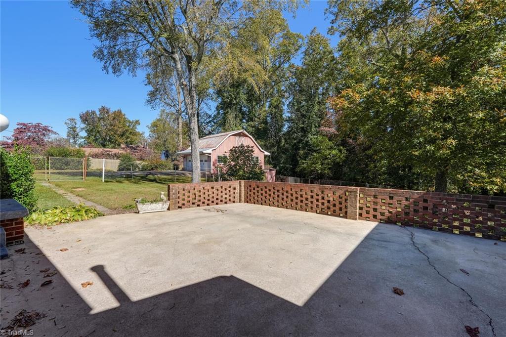 4009 Groometown Road Greensboro, NC 27407 - Photo 26 of 35