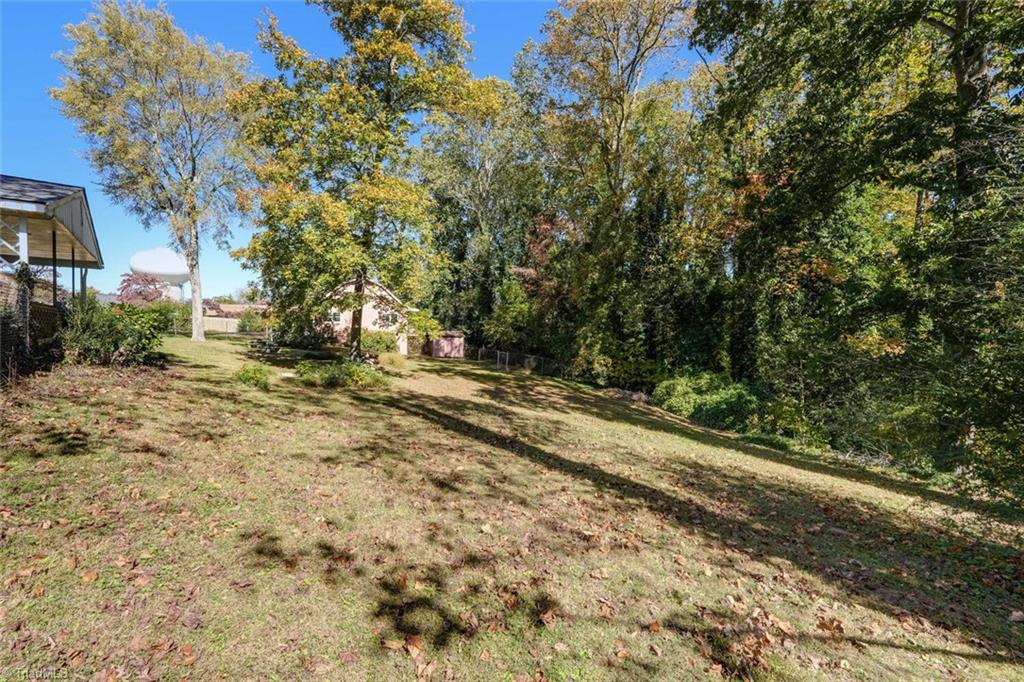 4009 Groometown Road Greensboro, NC 27407 - Photo 28 of 35